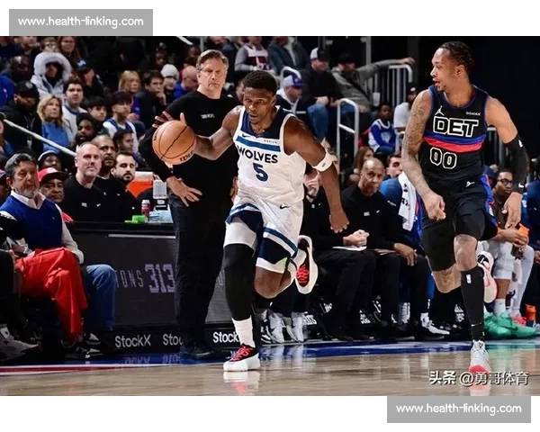 最新NBA比赛战况：激烈对决中多队逆袭胜利 球员状态亮眼表现引发关注